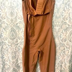 Faja w bra attached: length is to the knee